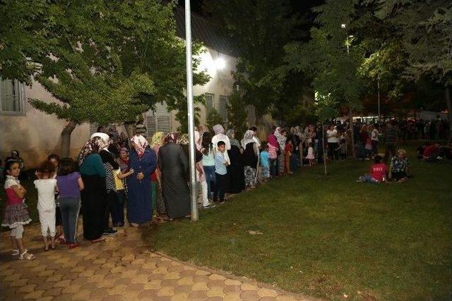 Şehitkamil&rsquo;de Sakal-ı Şerif G&ouml;rmek İ&ccedil;in Kuyruklar Oluştu 3