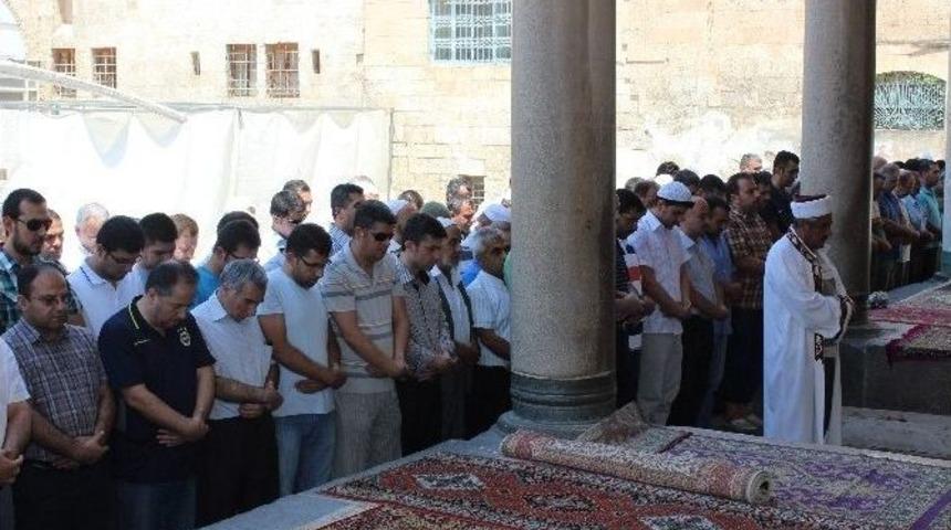 Filistin&rsquo;de &Ouml;lenler İ&ccedil;in Gıyabi Cenaze Namazı Kılındı