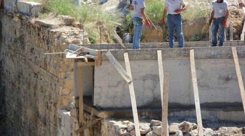 Burhaniye De Belediye Aynı Anda &Ccedil;ok İşi Yapıyor