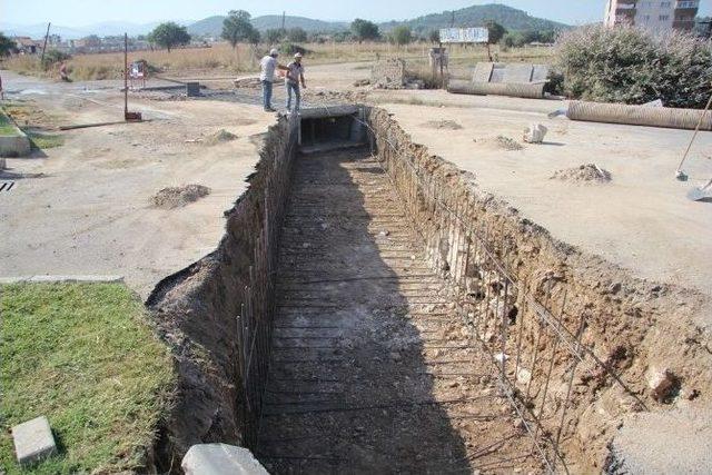 Burhaniye De Belediye Aynı Anda &Ccedil;ok İşi Yapıyor 1