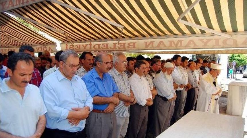Filistinliler İ&ccedil;in Gıyabi Cenaze Namazı Kılındı