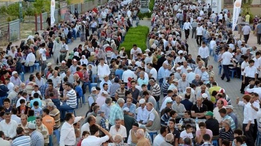 Kadınhanı Ve Saray&ouml;n&uuml;&rsquo;nde Binlerce Kişi İftarda Buluştu