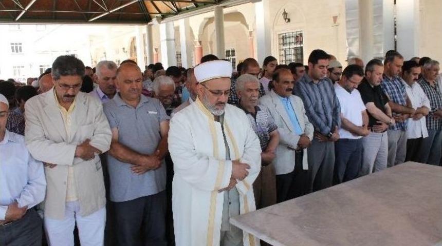 Gazze'de &Ouml;lenler İ&ccedil;in Elazığ'da Gıyabi Cenaze Namazı Kılındı