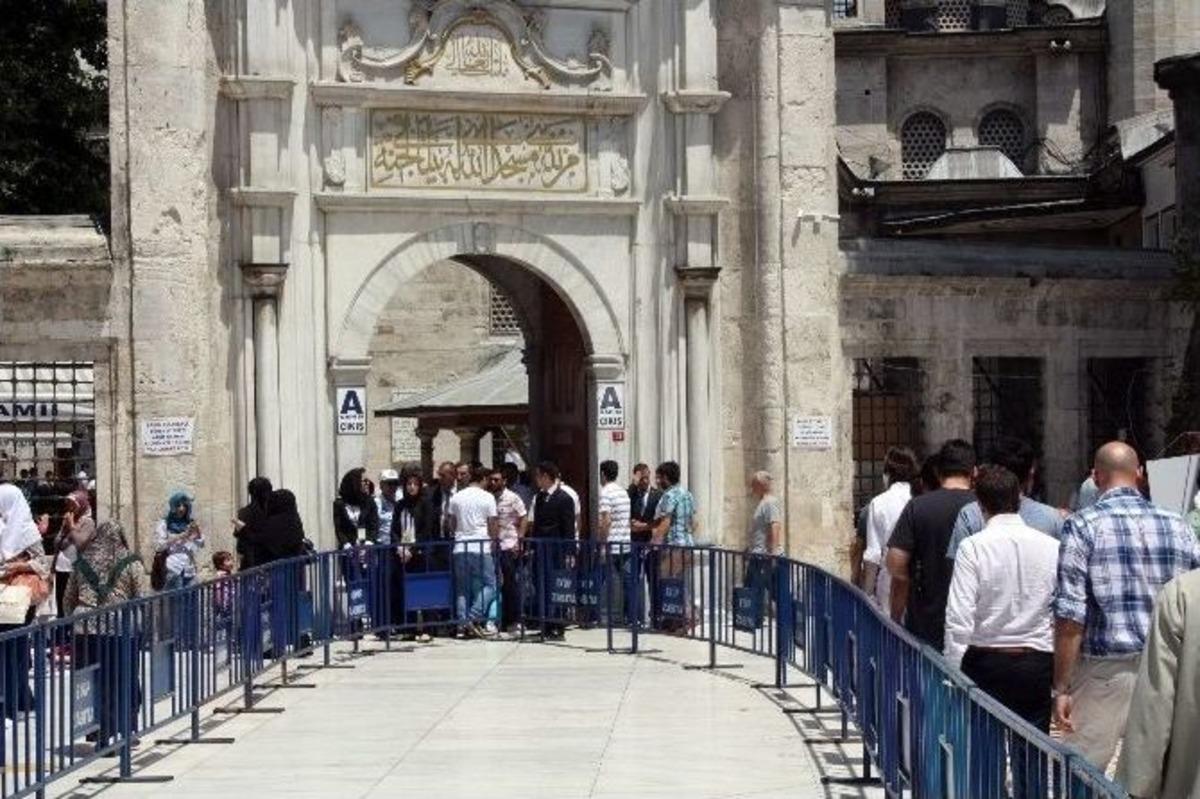 Başbakan Erdoğan Cuma Namazını Ey&uuml;p&rsquo;te Kıldı