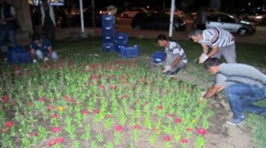 Belediye Ekiplerinden Gece Mesaisi