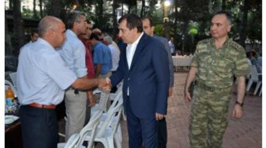 Jandarma, K&ouml;y Korucularına İftar Verdi