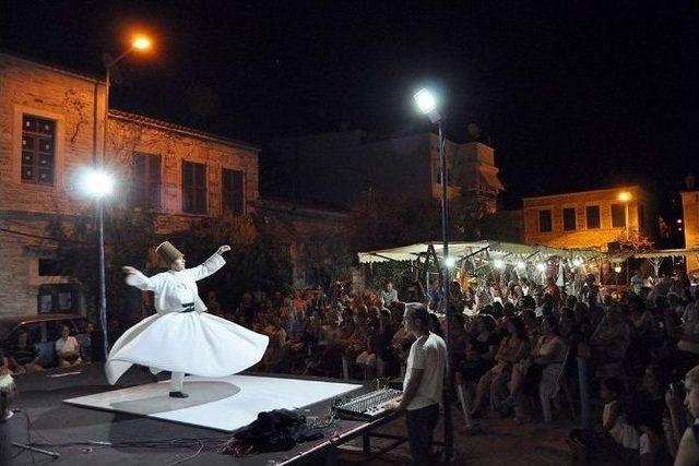 Foça ‘sanat Sokağı’nda Nazenin Nağmeler