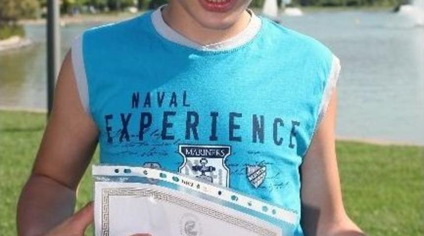 Otistik &Ouml;ğrenci Kano Sporunda Sertifikasını Aldı