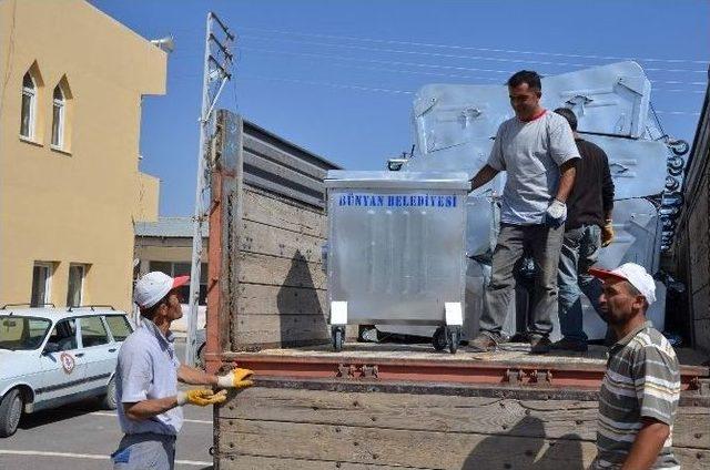 B&uuml;nyan Belediyesi Yeni &Ccedil;&ouml;p Konteynerlerı Dağıtımına Başladı 1