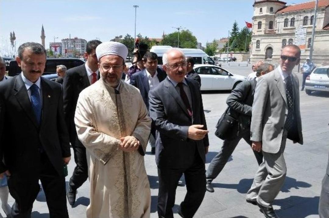 Diyanet İşleri Başkanı G&ouml;rmez Sivas&rsquo;ta