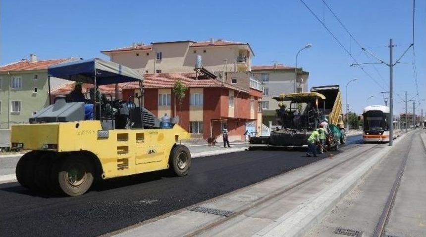 Yeni Tramvay Hattı Yan Yollarında Asfalt Çalışmaları