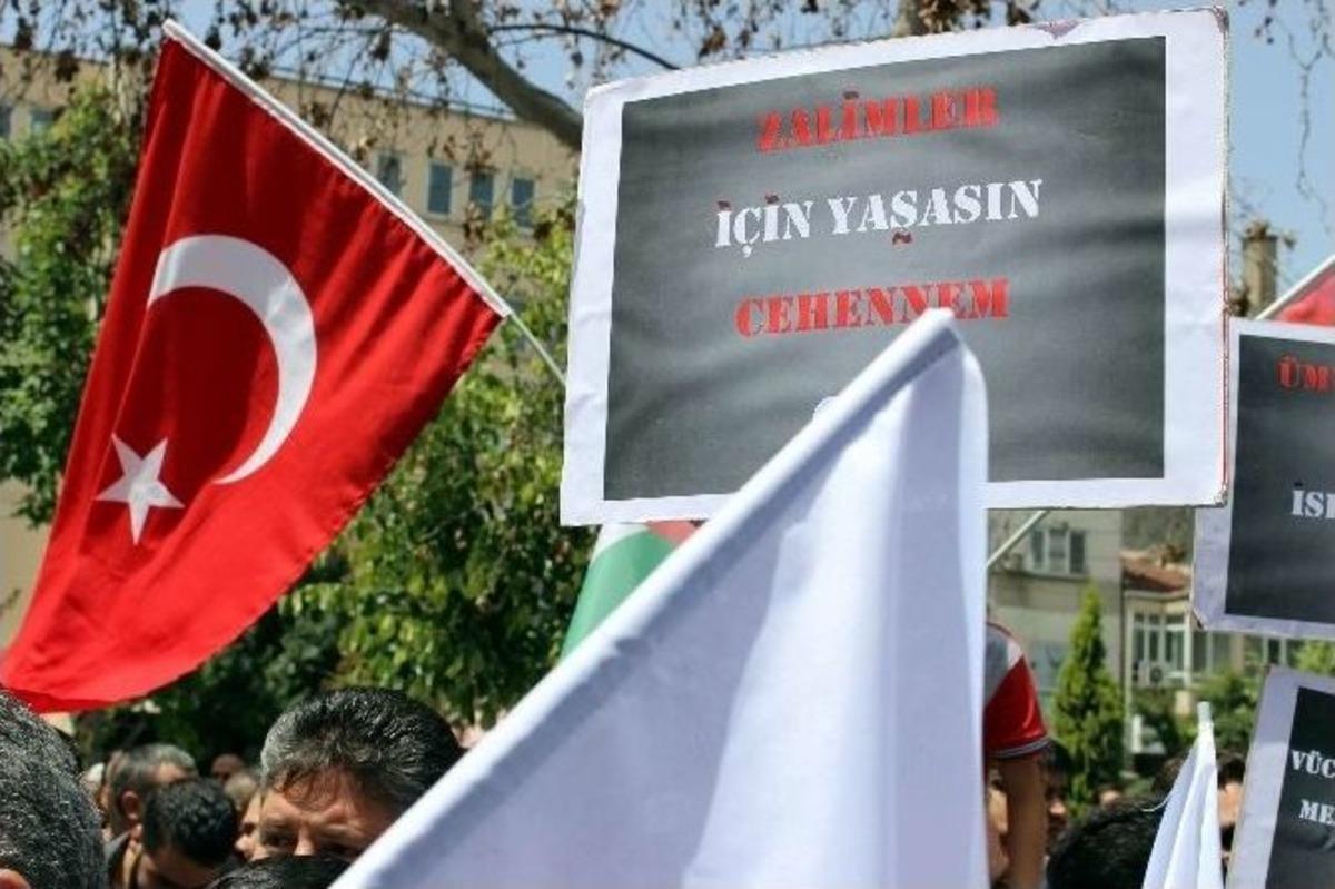 Filistin&rsquo;de Hayatını Kaybedenler İ&ccedil;in Gıyabi Cenaze Namazı Kılındı