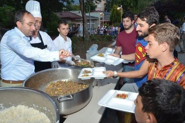 Üzülmez Suadiye’de Oruç Açtı