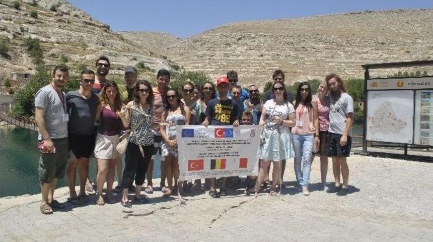 &lsquo;g&ouml;&ccedil;&uuml;n Gen&ccedil;ler &Uuml;zerindeki Etkisi&rsquo;