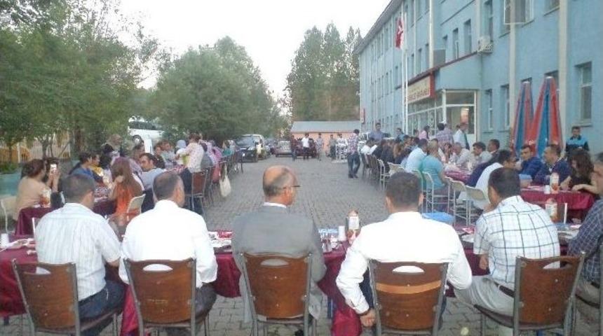 Varto Devlet Hastanesi&rsquo;nde İftar Yemeği