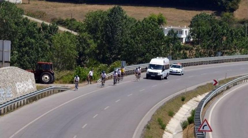 Yardım İ&ccedil;in Sarp&rsquo;tan İstanbul&rsquo;a Pedal &Ccedil;eviriyorlar