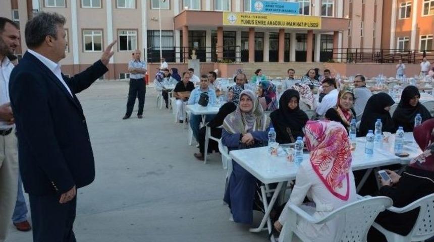 Aynı Akşam İki Mahallede Yunusemre Sofrası