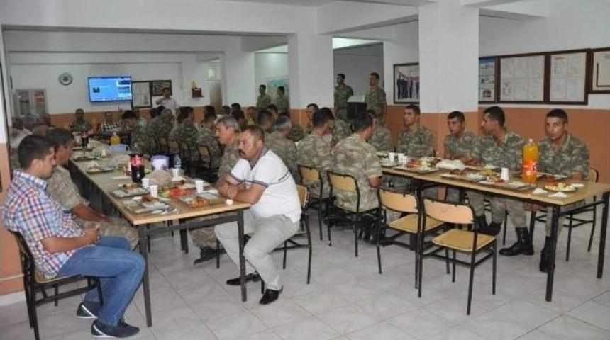 Kaymakam Mut, Mehmet&ccedil;ik Ve Korucularla İftarda Buluştu