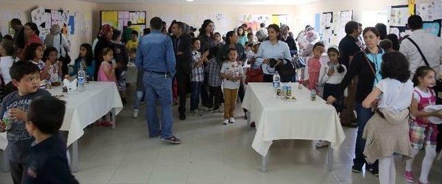 Ar&uuml; Yaz Kursuna Katılan &Ouml;ğrencilerden Sergi 2