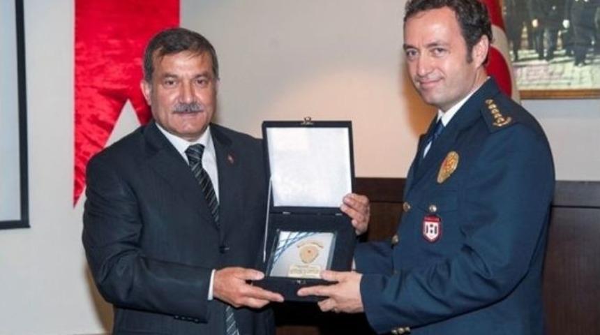 Terfi Eden Polis M&uuml;d&uuml;rlerine R&uuml;tbeleri Takıldı