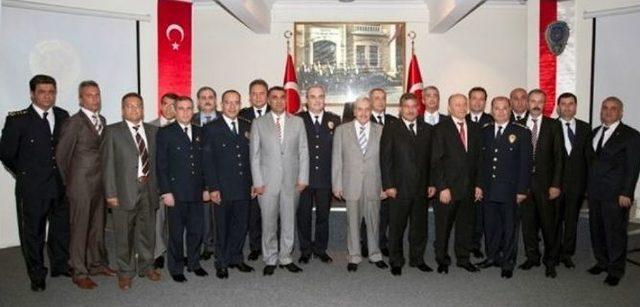 Terfi Eden Polis M&uuml;d&uuml;rlerine R&uuml;tbeleri Takıldı 1