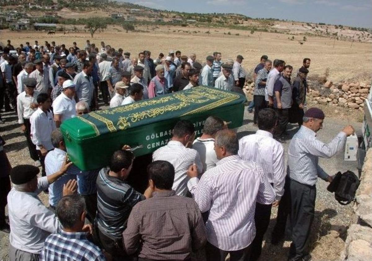 K&uuml;&ccedil;&uuml;k Gelin Son Yolculuğuna G&ouml;zyaşları Arasında Uğurlandı