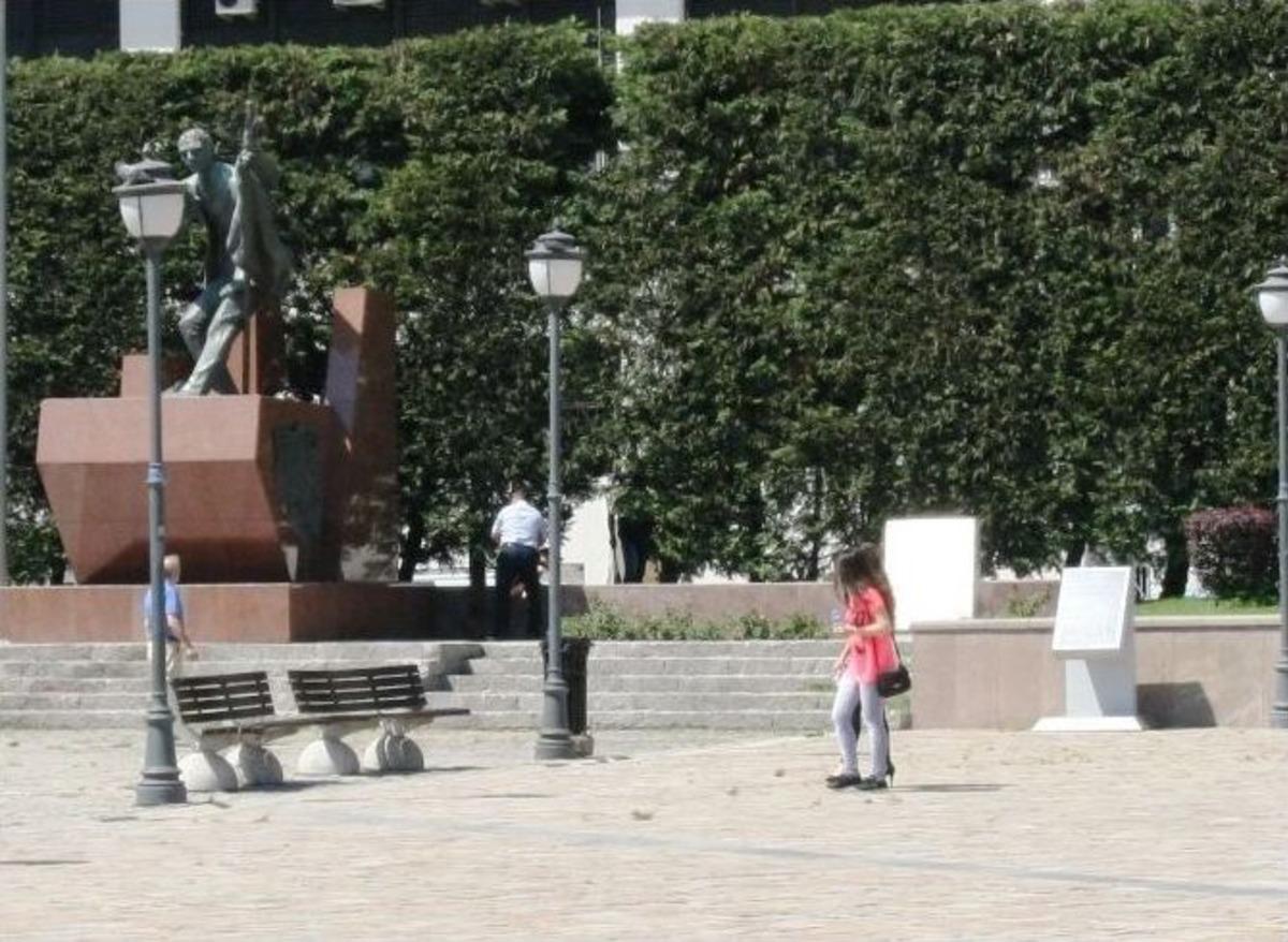(&ouml;zel Haber) İzmir'de, Zabıtadan &Ccedil;ocuklara Havuz Dayağı