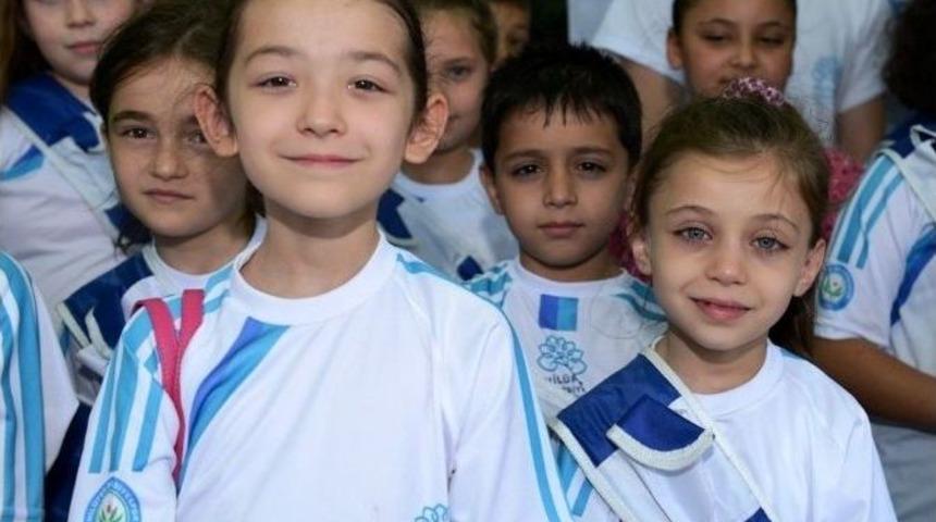 Minik Y&uuml;z&uuml;c&uuml;ler Sertifikalarını Aldı