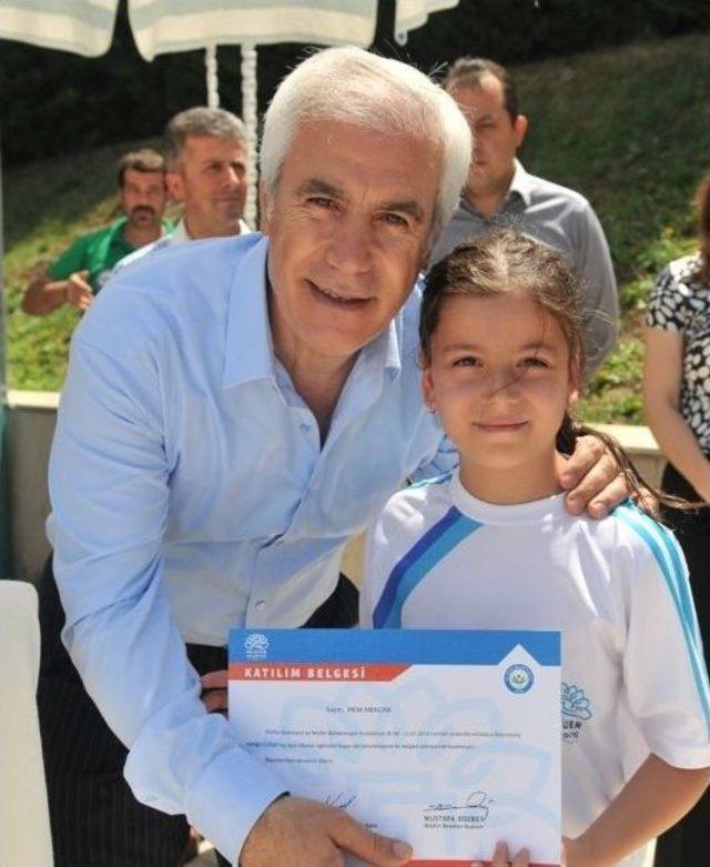 Minik Y&uuml;z&uuml;c&uuml;ler Sertifikalarını Aldı 2