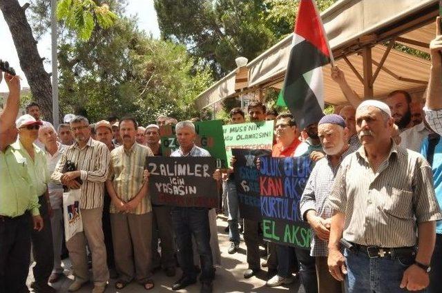 Filistin'de Hayatını Kaybedenler İçin Gıyabi Cenaze Namazı Kılındı