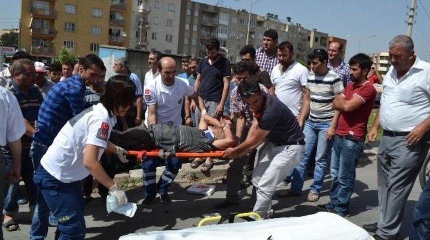 3 Ara&ccedil; Birbirine Girdi: 1 Ağır Yaralı