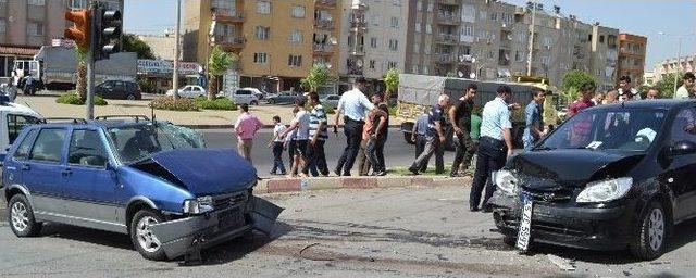 3 Ara&ccedil; Birbirine Girdi: 1 Ağır Yaralı 1