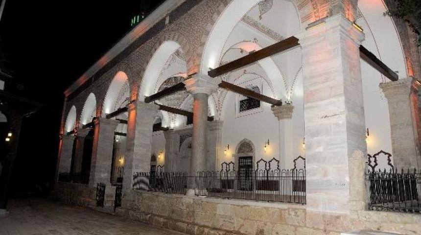 Muradiye Camisi'nin A&ccedil;ılışını Başbakan Yardımcısı Arın&ccedil; Yapacak