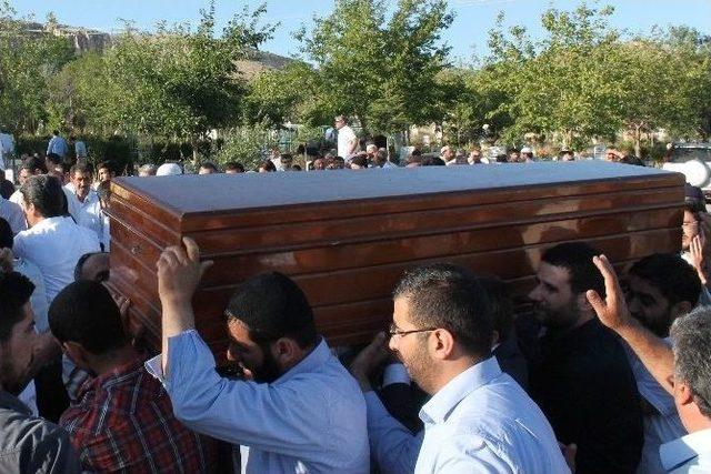 3 Kardeş Aynı Tabutta, Aynı Mezara; Dedeleri İse Yanlarında Toprağa Verildi 2