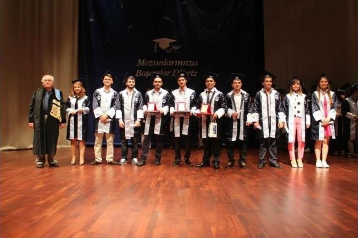 Sa&uuml; Teknoloji Fak&uuml;ltesi&rsquo;nde &lsquo;ilk Mezuniyet&rsquo; Coşkusu