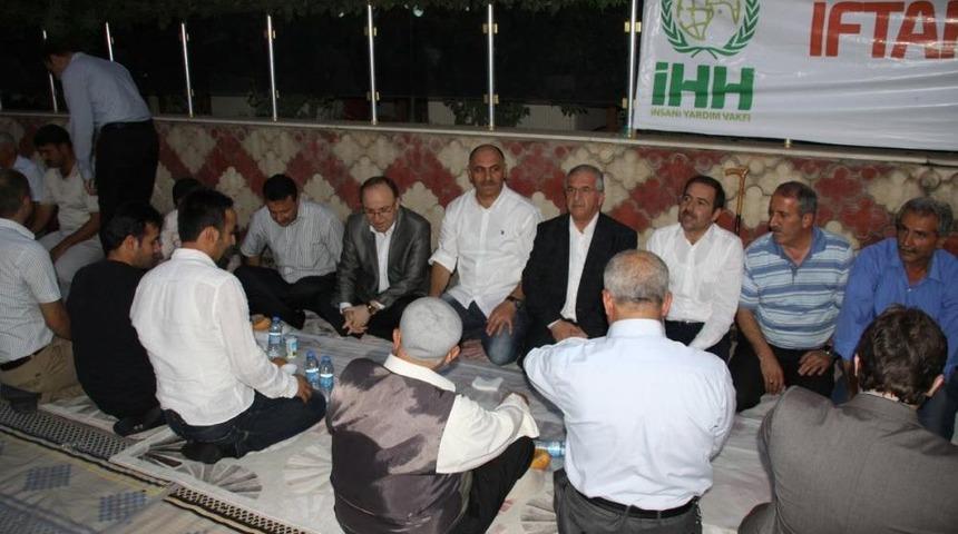 Mavi Marmara Şehidinin Anısına 3 Bin Kişiye Iftar