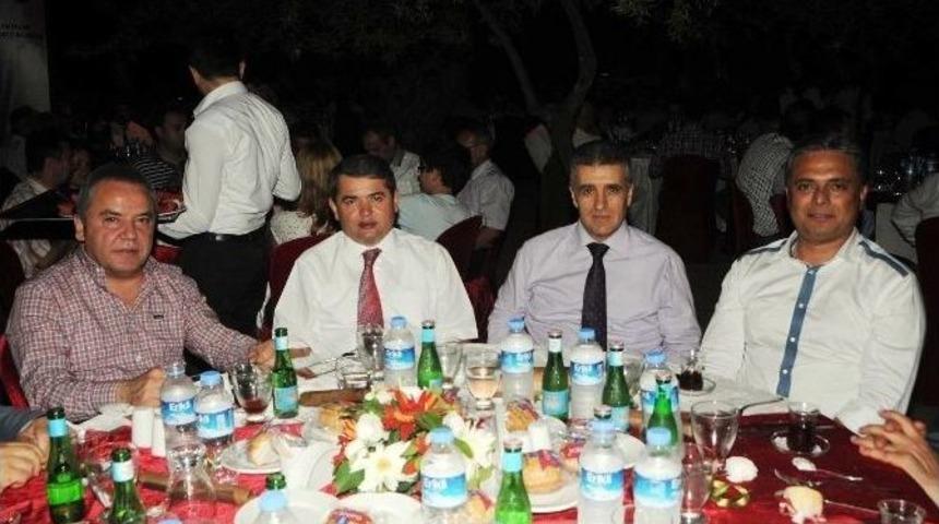 Ab Bakanı Mevl&uuml;t &Ccedil;avuşoğlu, İftara Katıldı