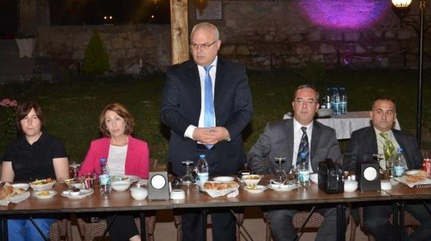 Uşak Emniyeti, Terfi Ve Tayin Olan Personeli İ&ccedil;in İftarda Bir Araya Geldi