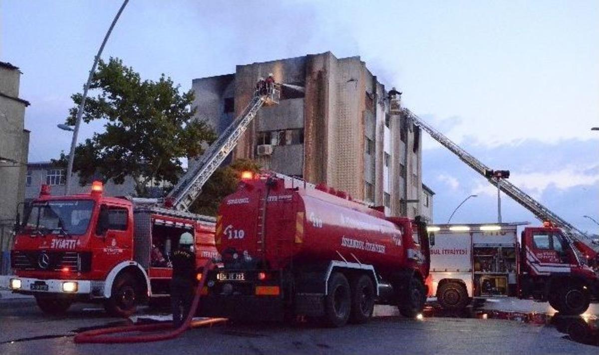 Kozmetik Deposunda Yangın : 1 Yaralı