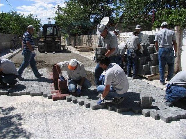 Yol Kaplama Çalışmaları Devam Ediyor