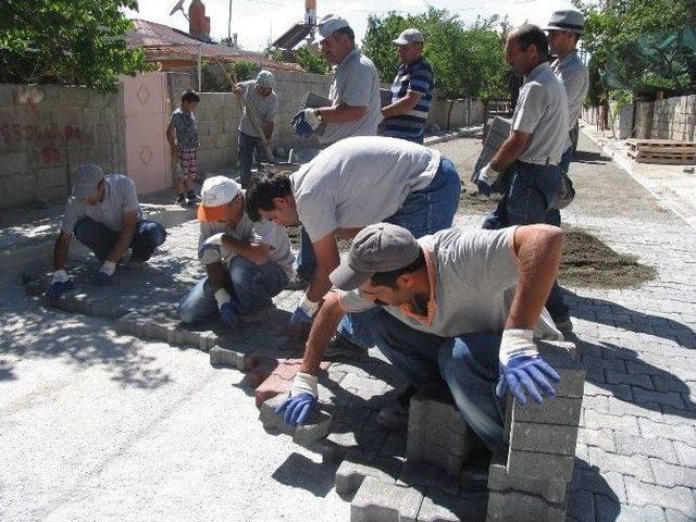 Yol Kaplama Çalışmaları Devam Ediyor