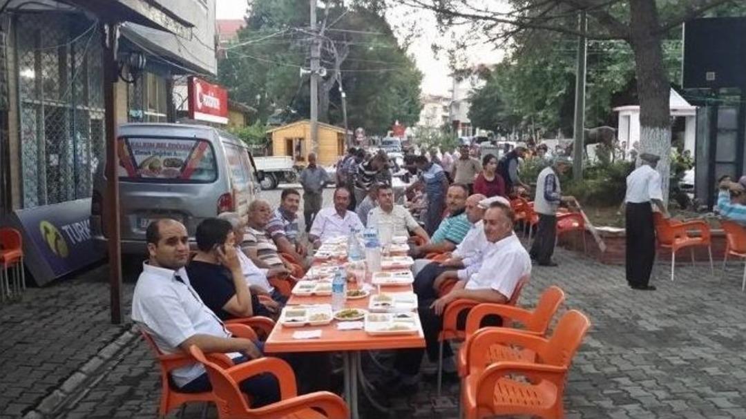 Kalkım Beldesinde Her Akşam İftar Yemeği Veriliyor