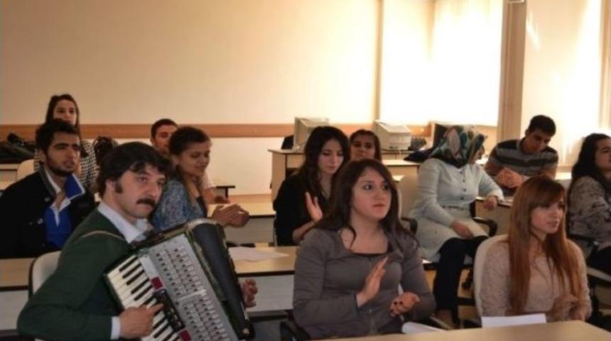 T&uuml;rkiye&rsquo;nin Tek &Ccedil;erkez Dili Ve Edebiyatı B&ouml;l&uuml;m&uuml; Yeni &Ouml;ğrencilerini Bekliyor