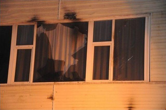 Cizre&rsquo;de &Ouml;ğrenci Yurduna Saldırı 1