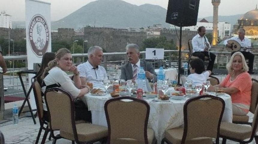 Eczacılar, İftarda Buluştu