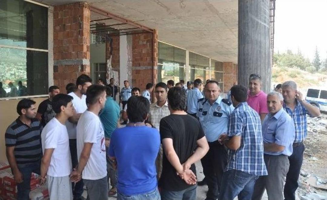 Hastane İnşaatında &Ccedil;alışan İş&ccedil;ilerden Eylem