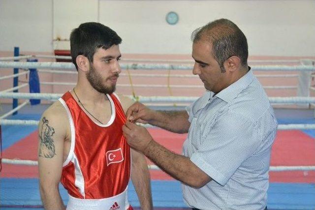 Milli Boks&ouml;r Ertuğrul Erdemir, Kırgızistan daki Boks Turnuvasına Hazırlanıyor 1