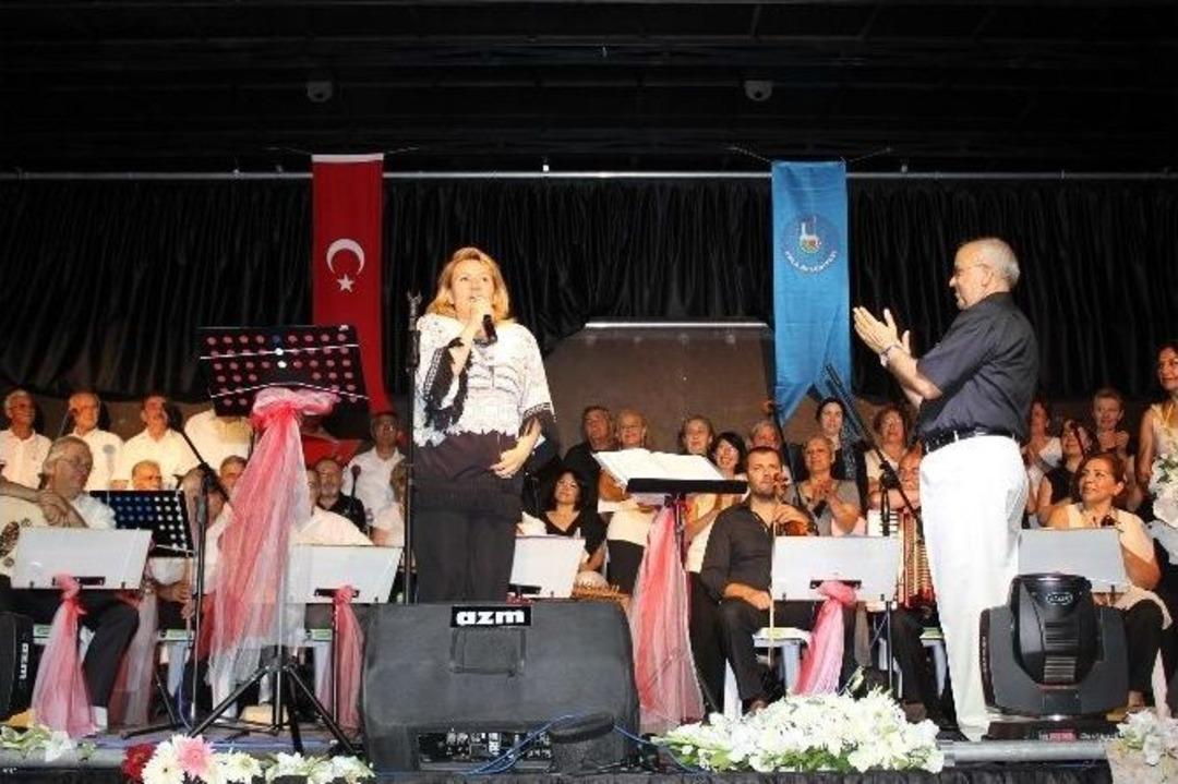 Karantina Adası Manzarasında Mahurla Konseri