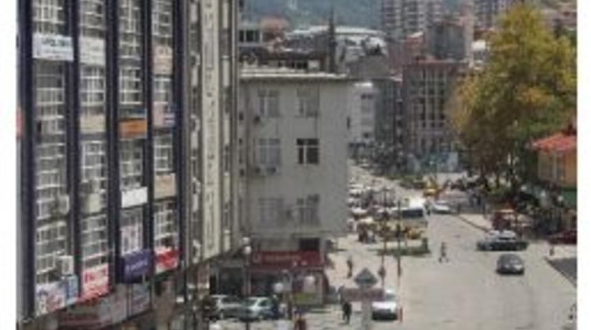 Rize&rsquo;de Caddeler Boşaldı