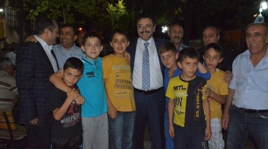 Başkan Gen&ccedil; Her Akşam İki Mahallede